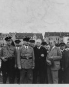 Thumbs Michael-rodenstock-021kundgebung-schwelgernstadion-30er7er1932lings-der-ehemalige-preusische-justizminister-grzinski-mittig-der-reichsbannergeneral-petersdorf-und-2er-vr-michael-rodenstock in Michael Rodenstock 